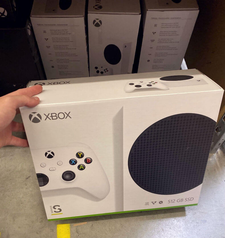Коробка консоли Xbox Series S